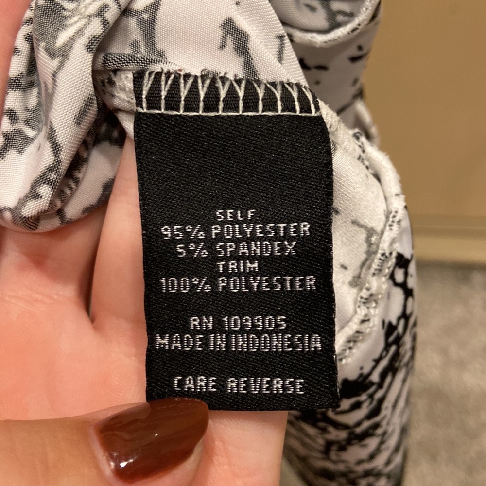 NEW Off the shoulder blouse - Picture 2 of 3